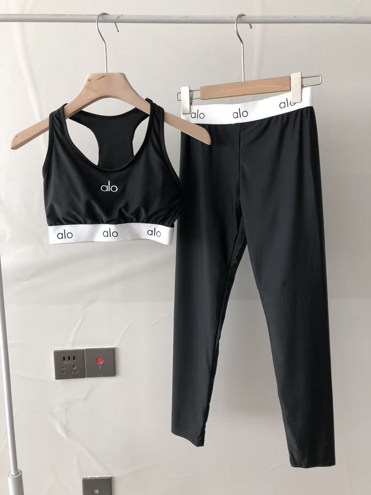 Alo Yoga Women's Bra & Leggings Set