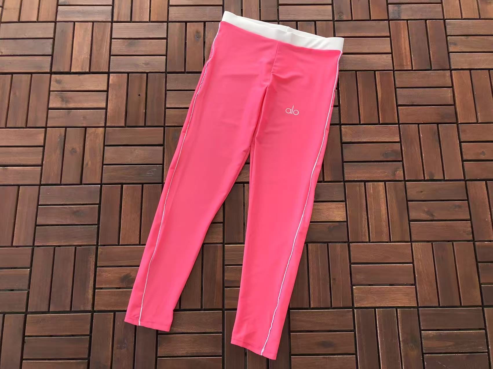 Alo Yoga Women's Bra & Leggings Set