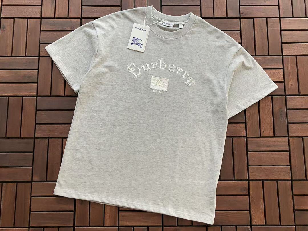 Burberry T-SHIRT