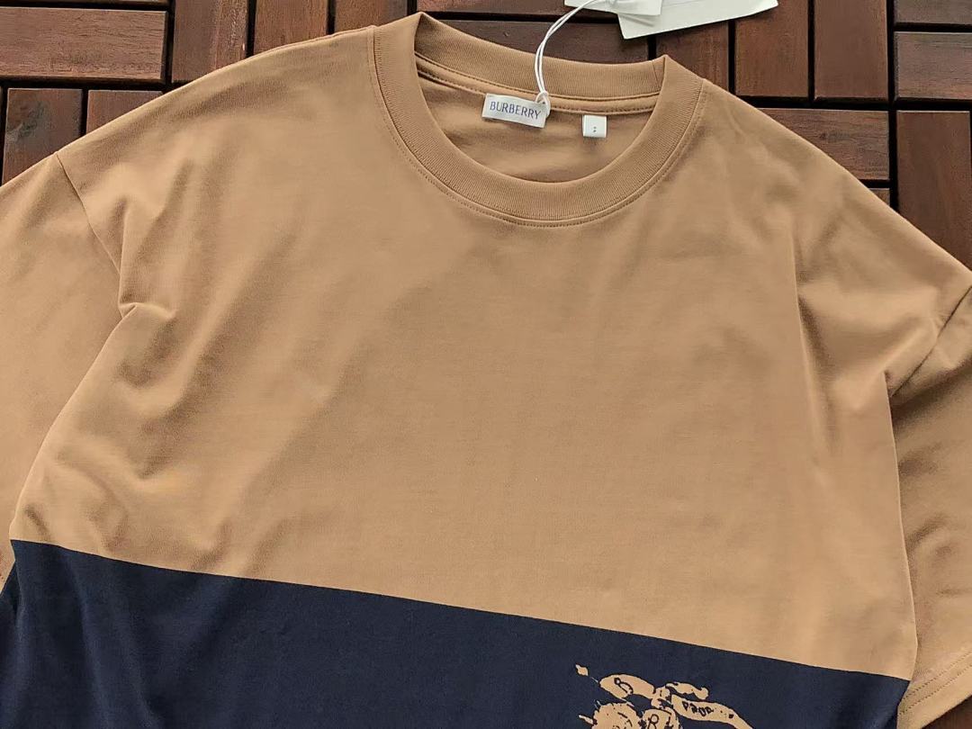 Burberry T-SHIRT