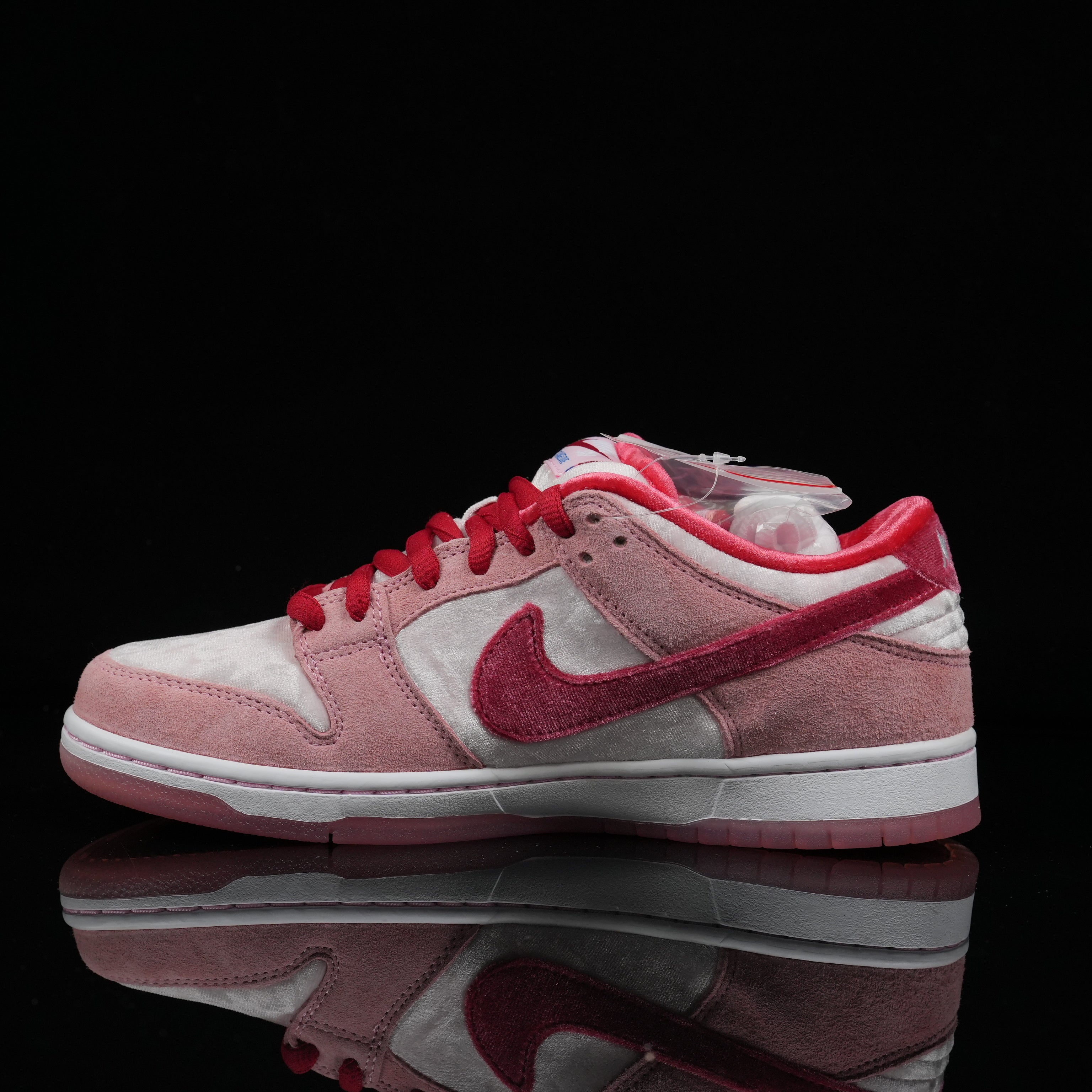 Nike SB Dunk Low Valentines Day