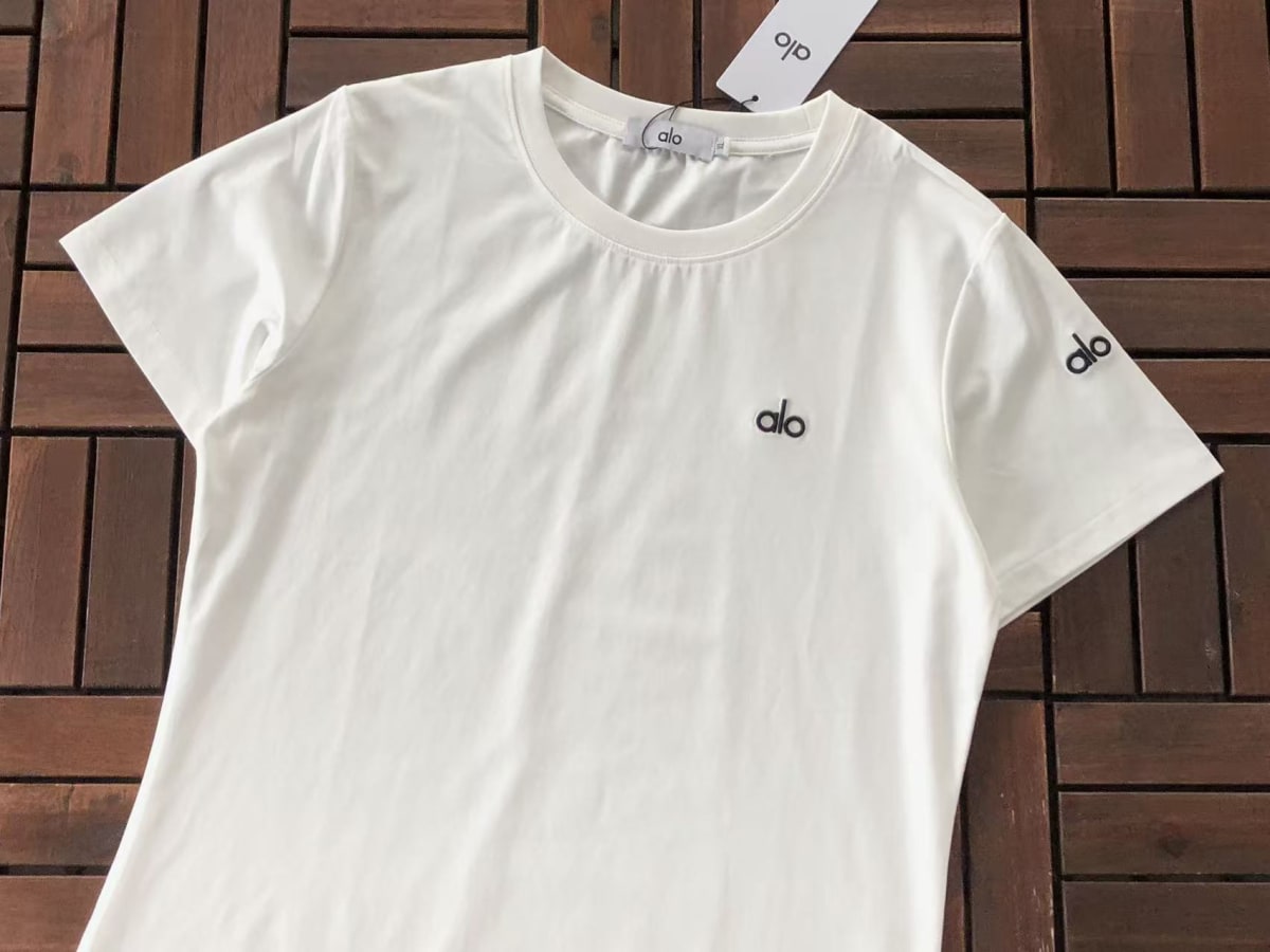 Alo Yoga Women's T-Shirt