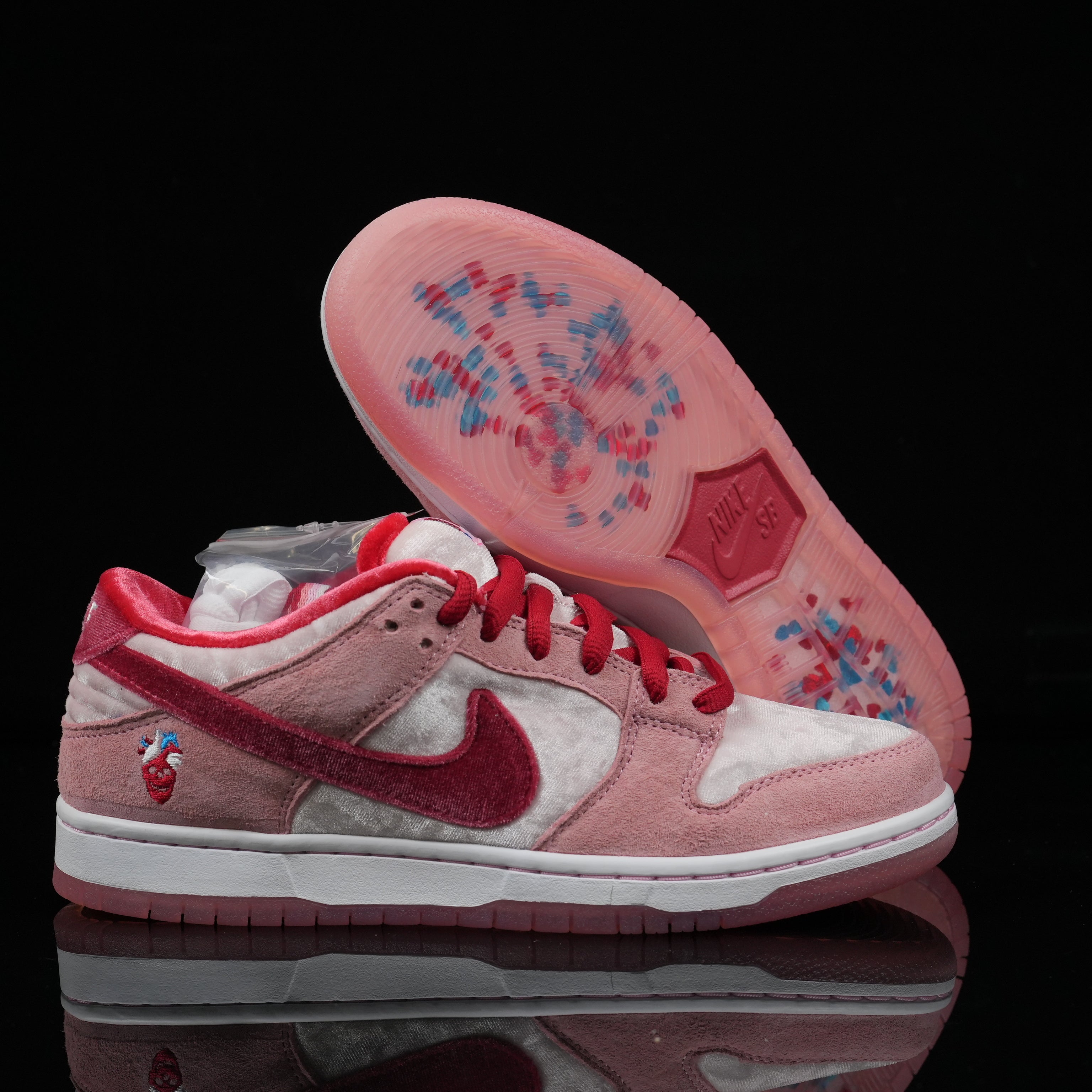 Nike SB Dunk Low Valentines Day
