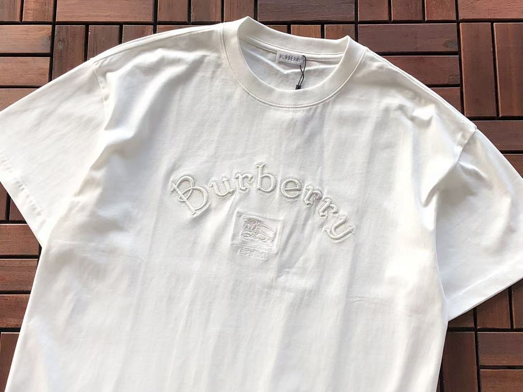 Burberry T-SHIRT