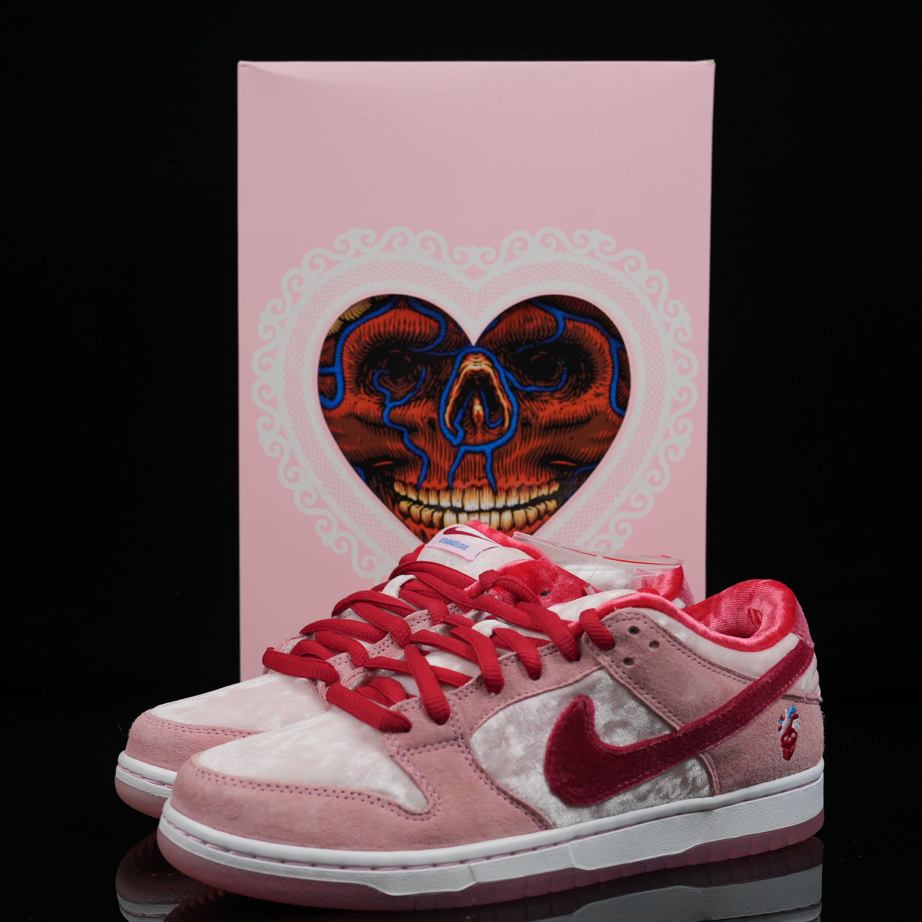 Nike SB Dunk Low Valentines Day